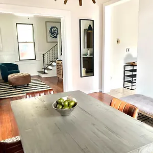 Quiet - Historic Downtown Pns & Close To Beach! Holiday home
